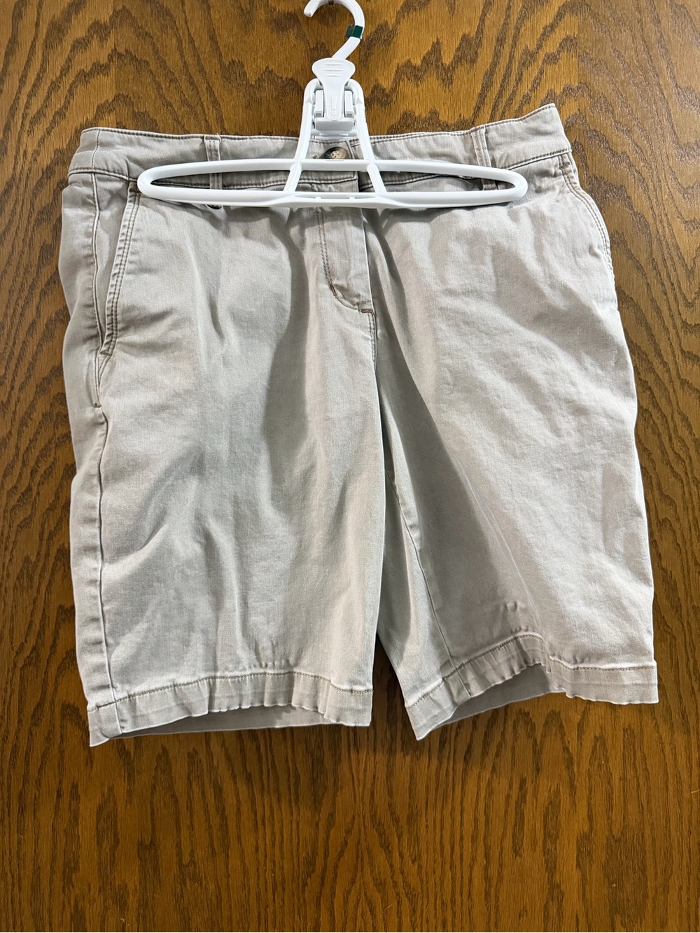 Tommy Bahama Women’s Size 6 Casual Beige Chino Shorts